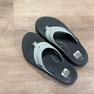 Reef Charcoal and Light Gray Sandals